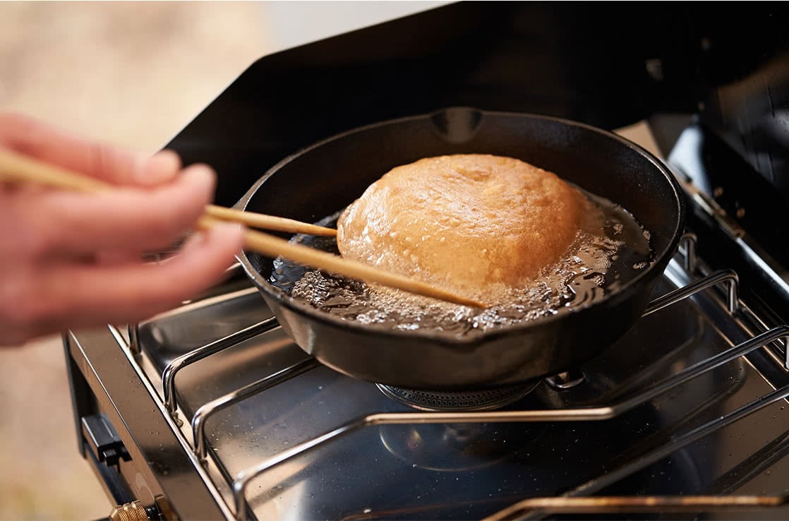 その生地を油で揚げると、プーリーという食べ物に。